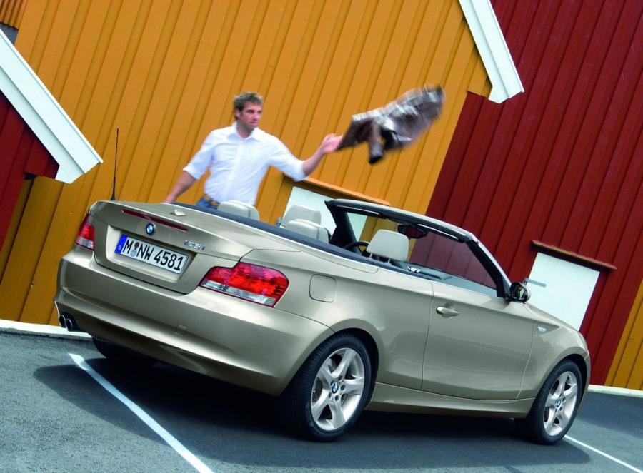  BMW 1-Series Convertible 2007 года  (фото 21 из 36)